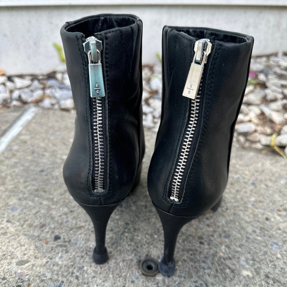 Kenneth Cole Black Booties Size 6.5 - Picture 2 of 3